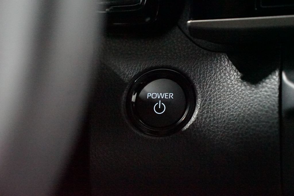 2025 Toyota Camry XSE 24