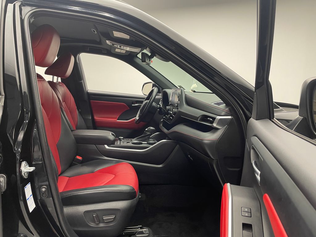 Thumbnail: 2021 Toyota Highlander - 17