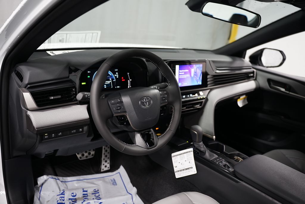 2025 Toyota Camry SE 11