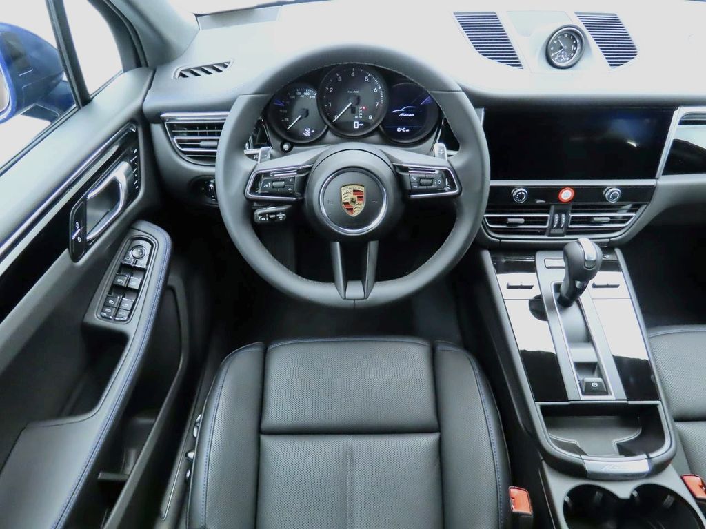 Thumbnail: 2025 Porsche Macan - 12