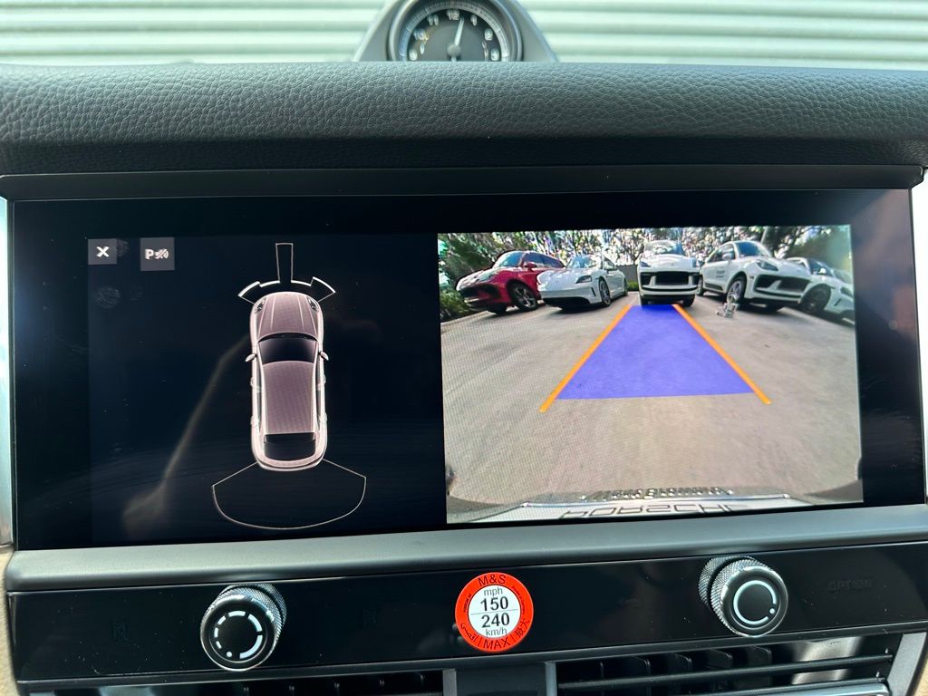 2025 Porsche Macan  23