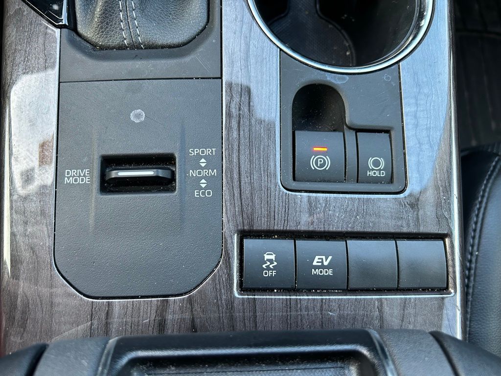 Thumbnail: 2022 Toyota Highlander - 29