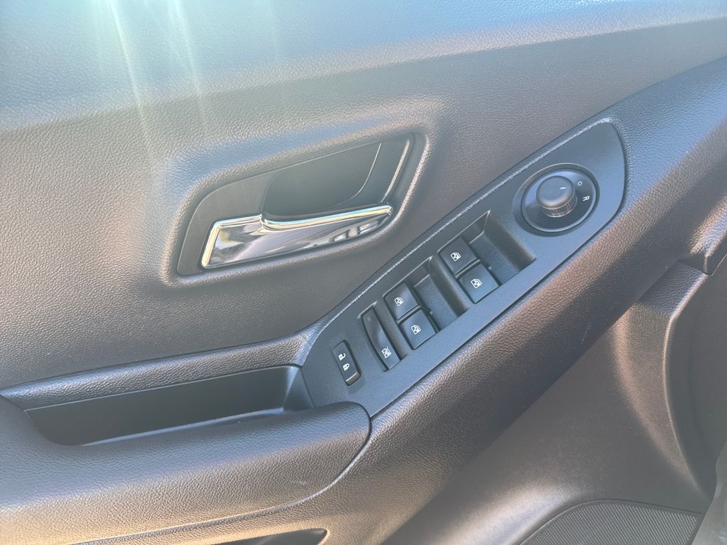 2020 Chevrolet Trax LS photo 28
