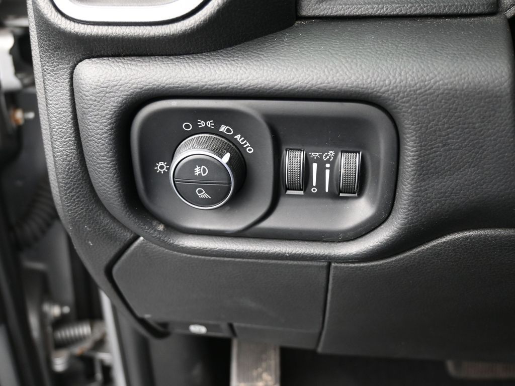 Used 2020 Billet Silver Metallic Clearcoat Ram Power Wagon image 33