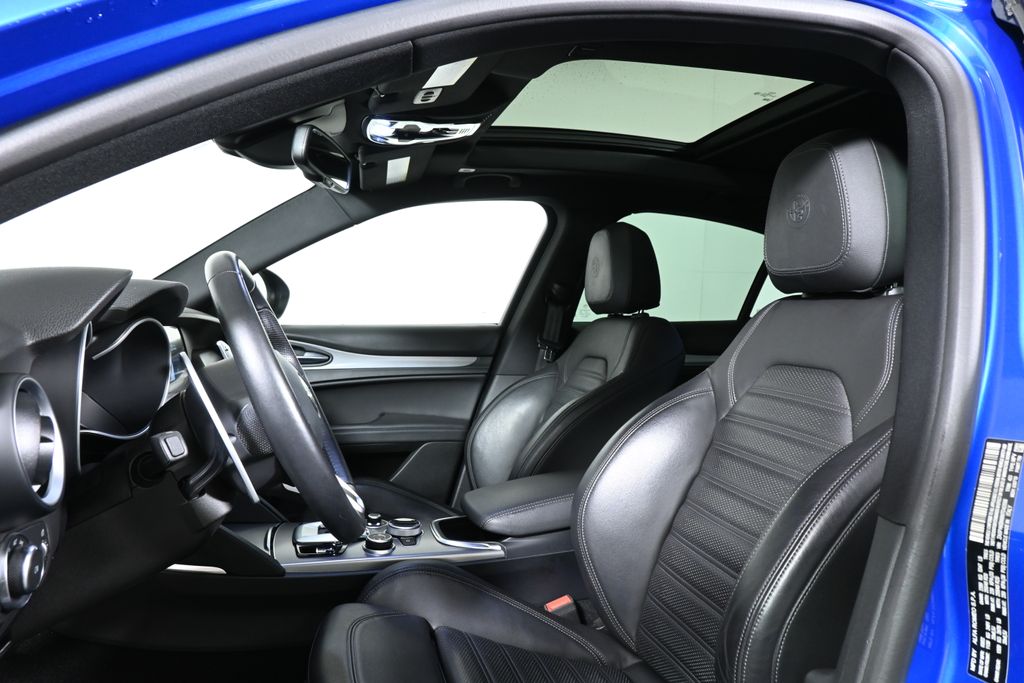 Thumbnail: 2022 Alfa Romeo Stelvio - 15