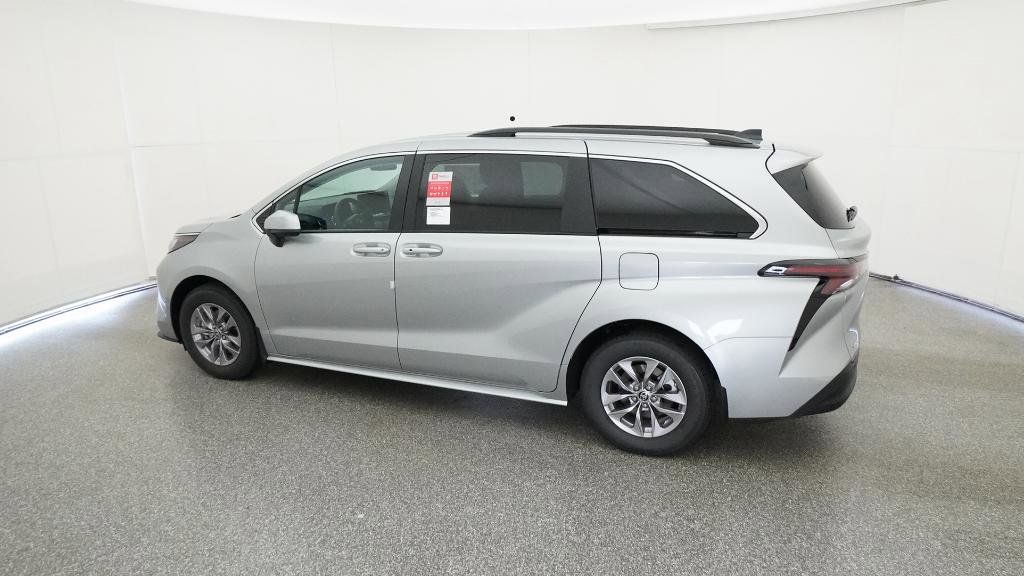 Thumbnail: 2025 Toyota Sienna - 23