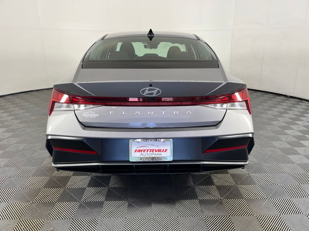Thumbnail: 2025 Hyundai Elantra - 4
