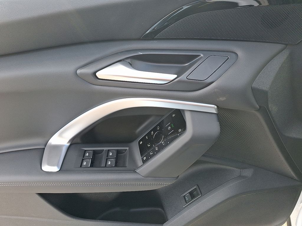 Thumbnail: 2025 Audi Q5 - 9