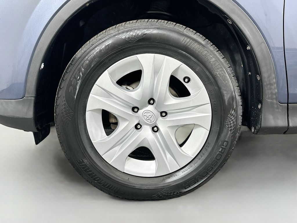 2014 Toyota RAV4 LE 29