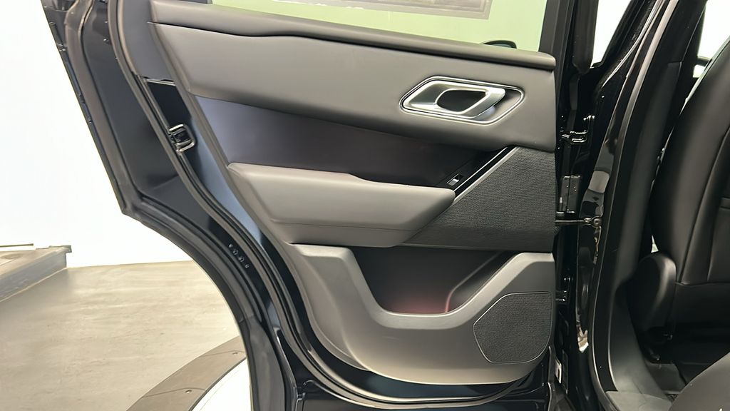 2026 Land Rover Range Rover Velar Dynamic SE 23
