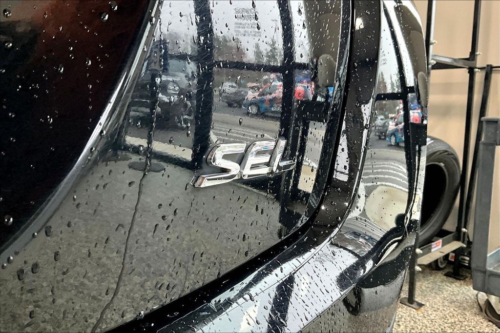 Used 2020 Black Mitsubishi SE image 9