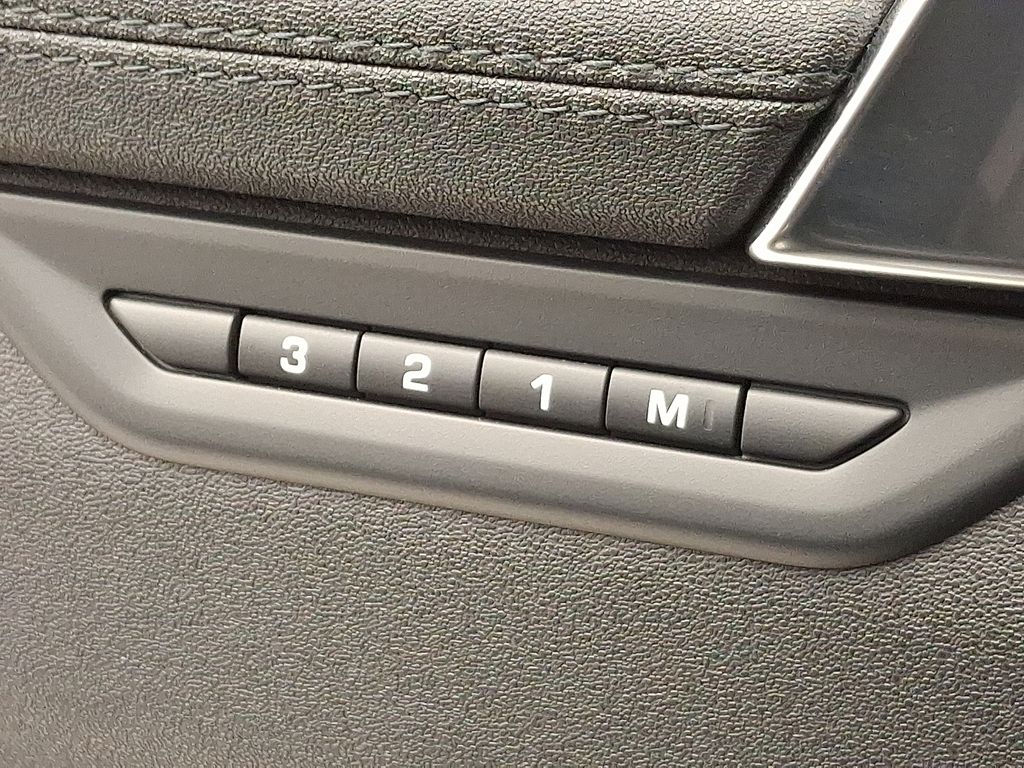 Thumbnail: 2025 Land Rover Discovery Sport - 27