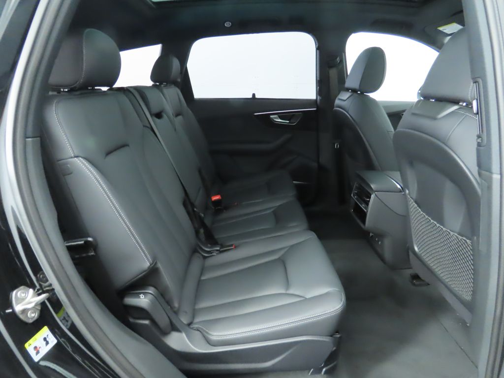 Thumbnail: 2025 Audi Q7 - 24
