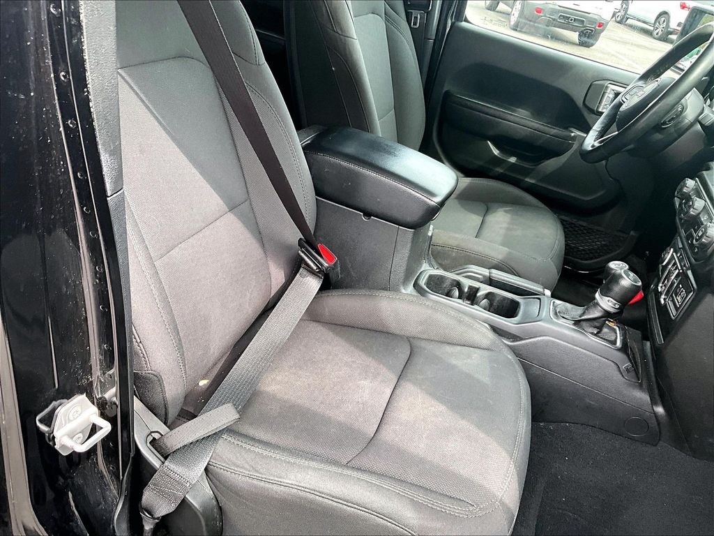 2022 Jeep Wrangler — photo 11