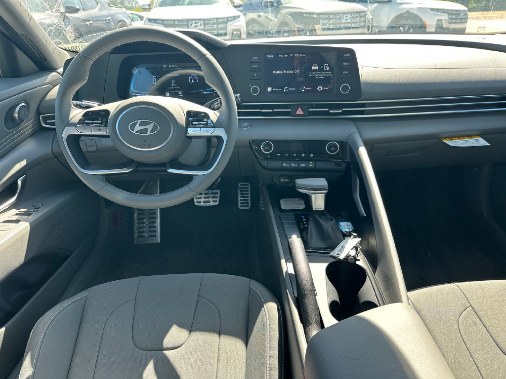 New 2026 White HYUNDAI SEL Sport image 23