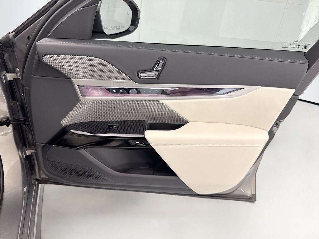 Thumbnail: 2025 BMW i7 - 24