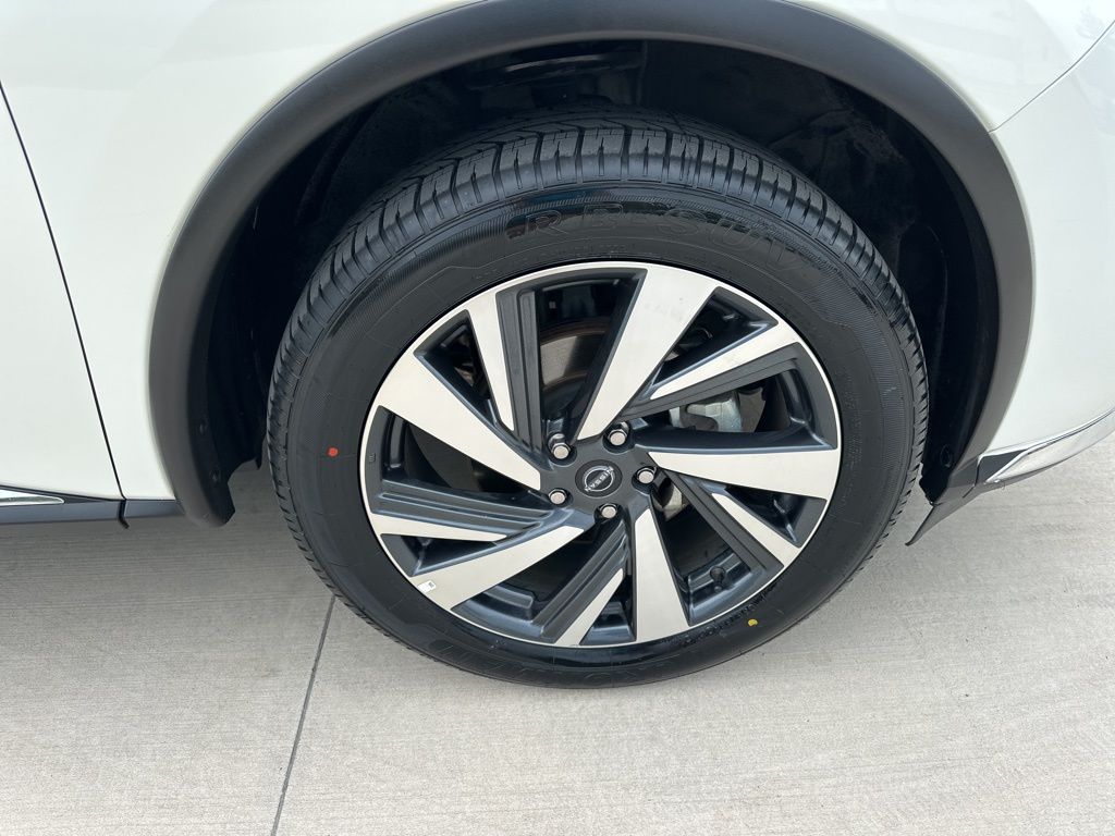 2023 Pearl White Tricoat Nissan Murano SL FWD SUV