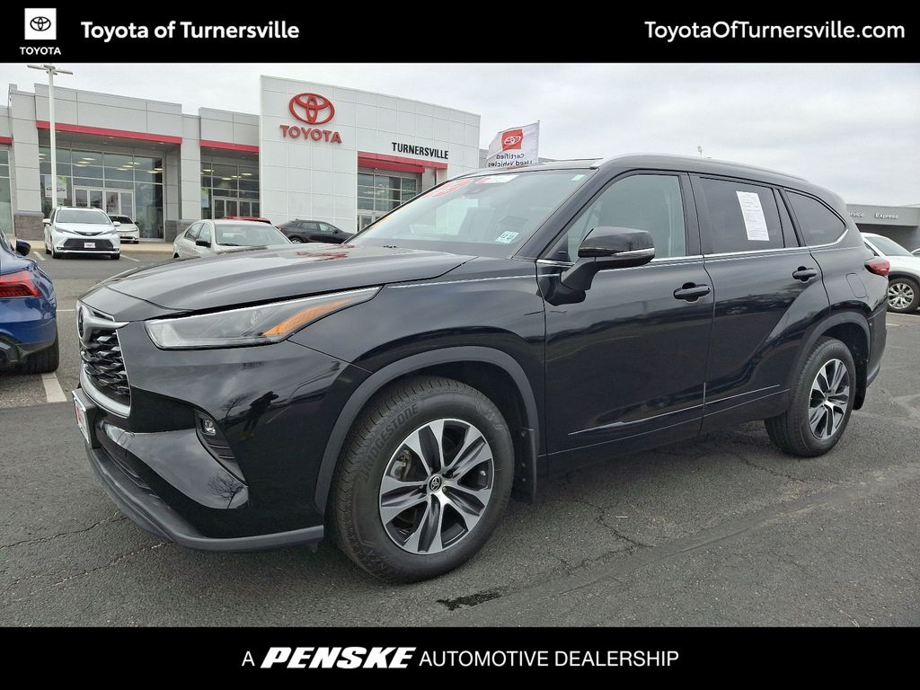 2023 Toyota Highlander XLE -
                Turnersville, NJ