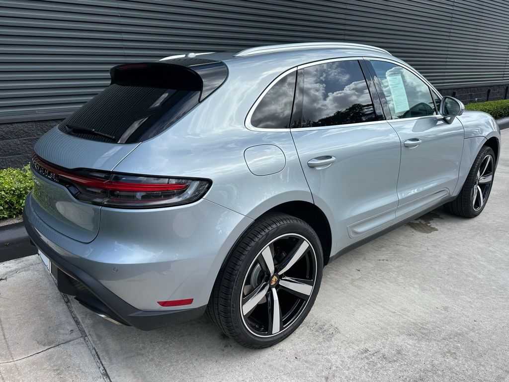 Thumbnail: 2026 Porsche Macan - 9