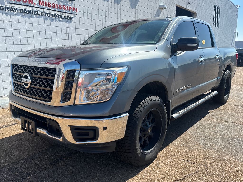2018 Nissan Titan SV 4X2 Crew Cab's photo