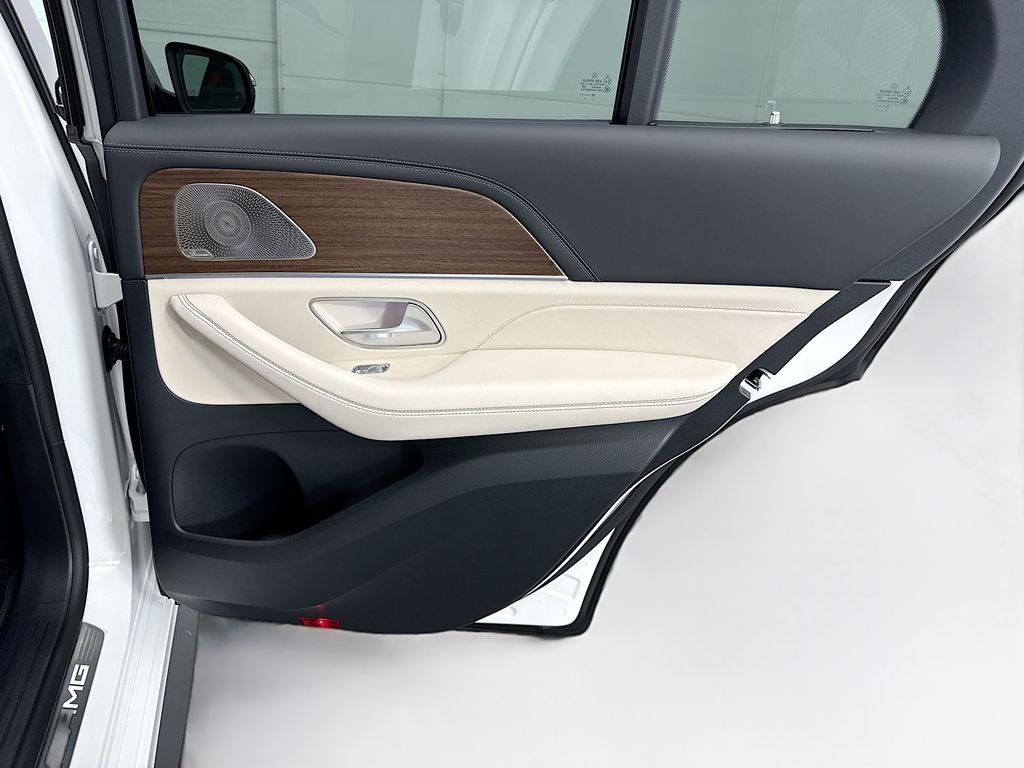 Thumbnail: 2026 Mercedes-Benz GLE - 26