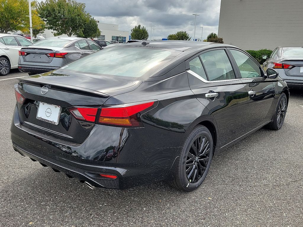 Thumbnail: 2025 Nissan Altima - 4