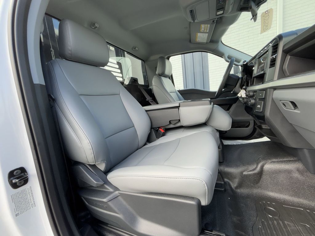 New 2024 Oxford White Ford F-350® XL image 25