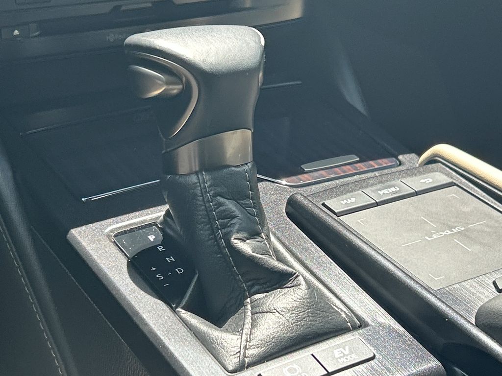 Thumbnail: 2021 Lexus ES - 20
