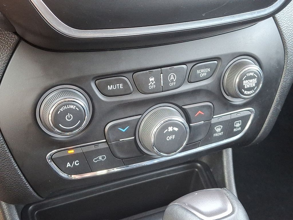 2019 Jeep Cherokee Latitude 16