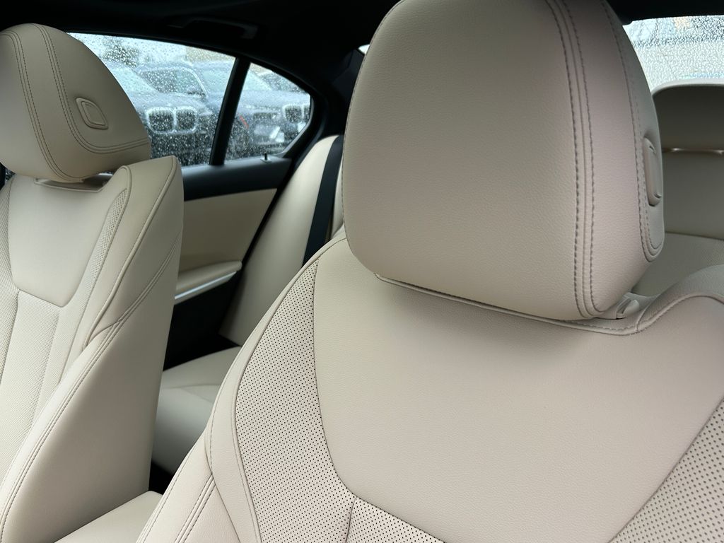 Thumbnail: 2026 BMW 3 Series - 14