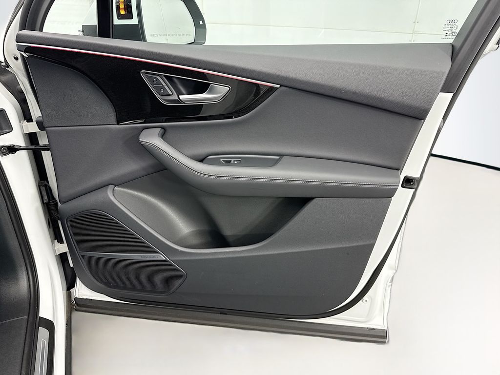 Thumbnail: 2025 Audi Q7 - 24