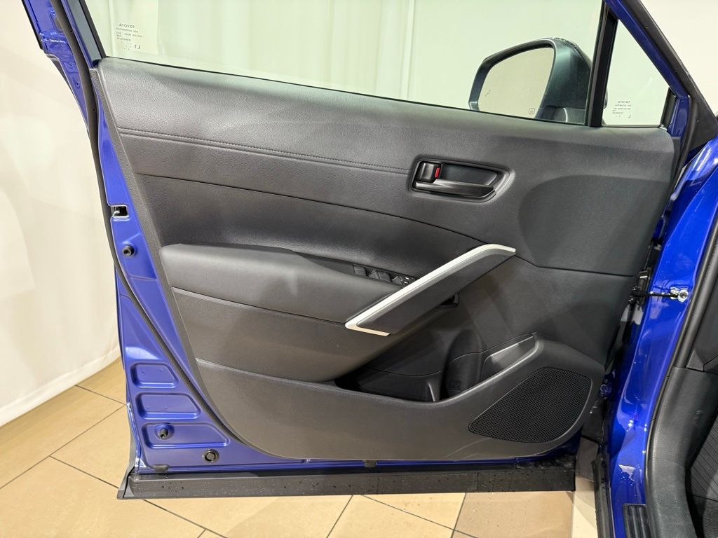 2025 Toyota Corolla Cross LE 15