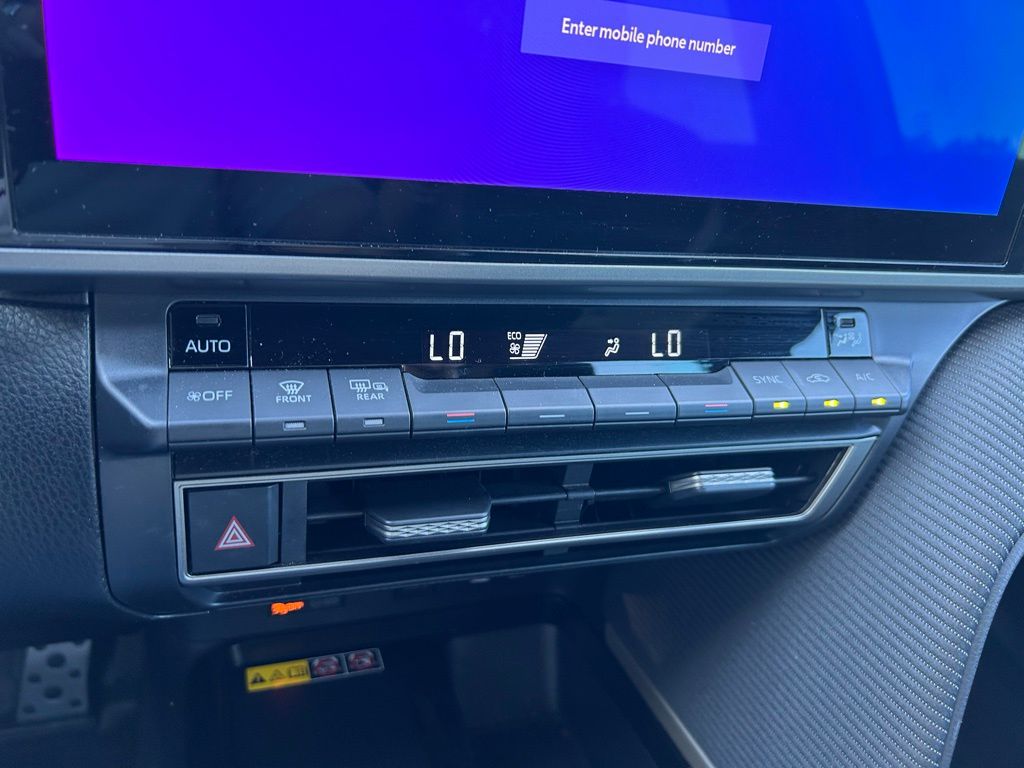 Thumbnail: 2025 Toyota Camry - 25