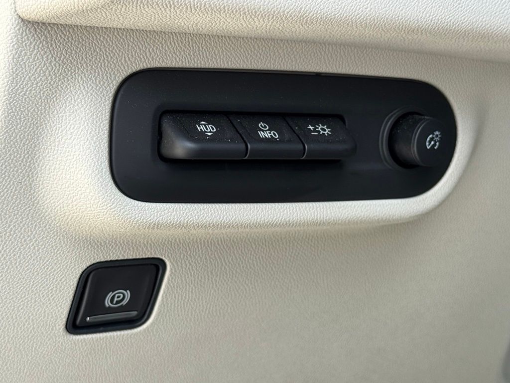2023 GMC Terrain Denali White Frost - Jim Hudson Acura - Image 25