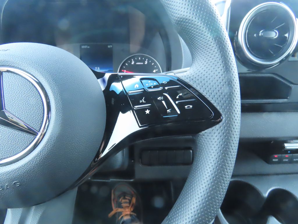 Thumbnail: 2025 Mercedes-Benz Sprinter - 13