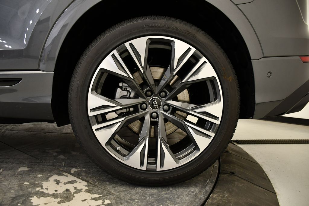 Thumbnail: 2026 Audi Q8 - 15