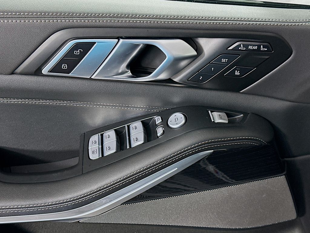Thumbnail: 2023 BMW X7 - 18