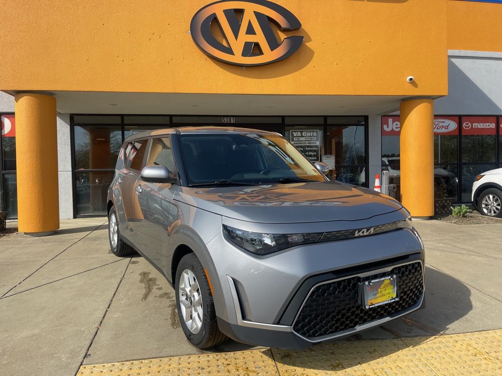 Steel Gray 2025 Kia Soul LX FWD SUV / Crossover Front-Wheel Drive Continuously Variable Transmission