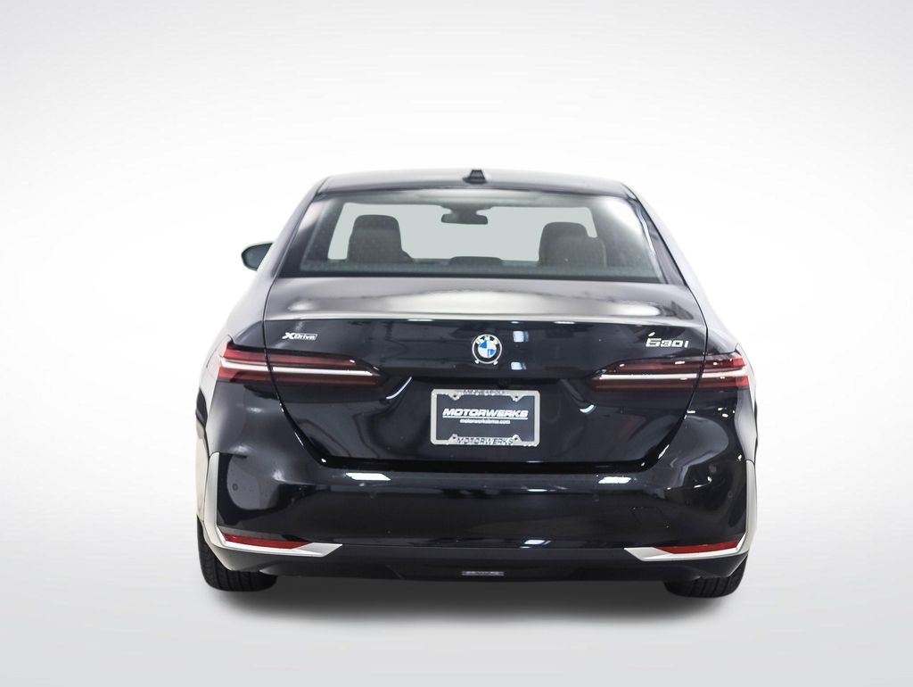 Thumbnail: 2026 BMW 5 Series - 5