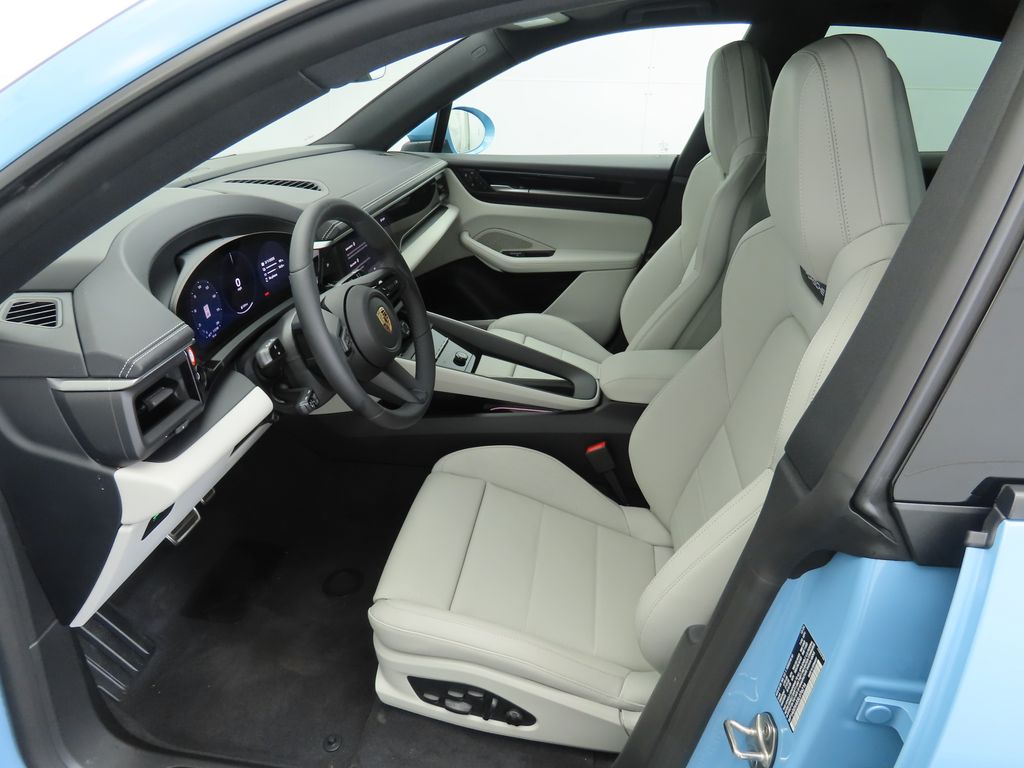 Thumbnail: 2025 Porsche Macan - 5