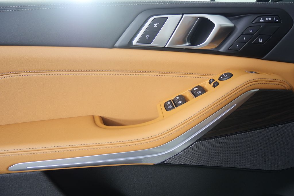 Thumbnail: 2026 BMW X7 - 9