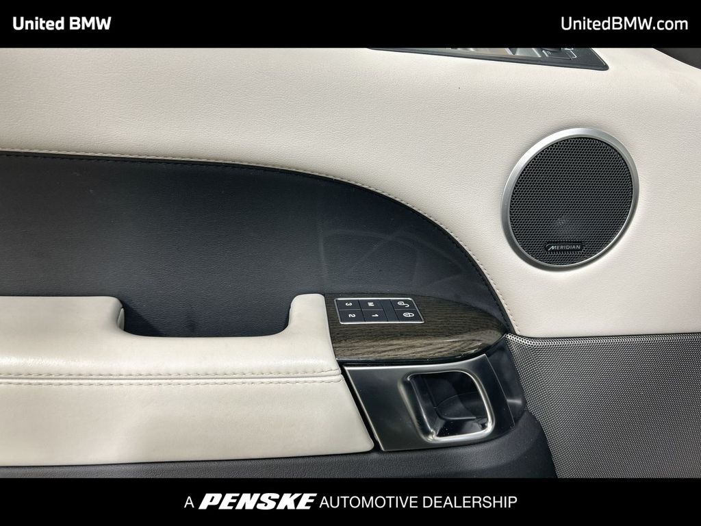 Thumbnail: 2016 Land Rover Range Rover Sport - 11