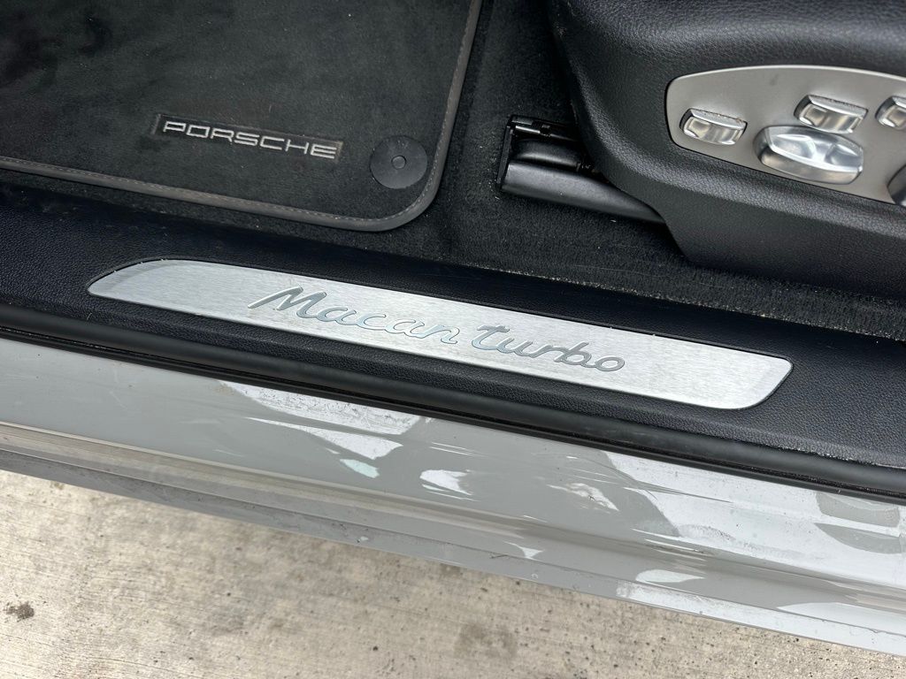 Thumbnail: 2021 Porsche Macan - 23