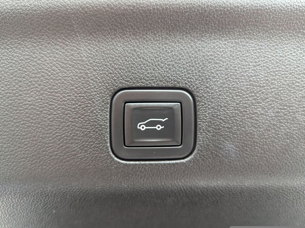 used 2022 GMC Yukon XL car, priced at $46,991