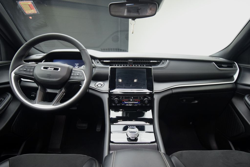 used 2024 Jeep Grand Cherokee car, priced at $32,000
