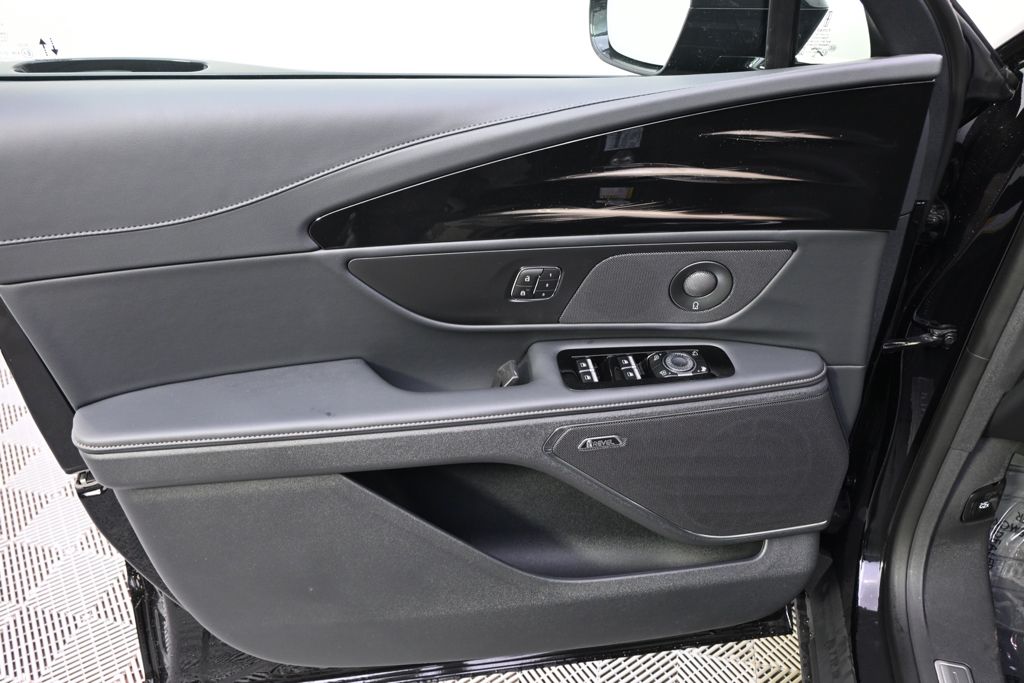 New 2026 Black Lincoln Reserve image 22