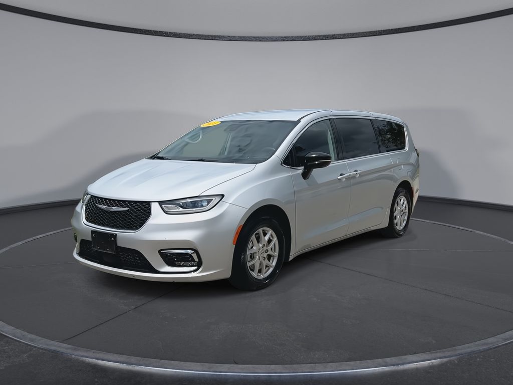 Thumbnail: 2024 Chrysler Pacifica - 4