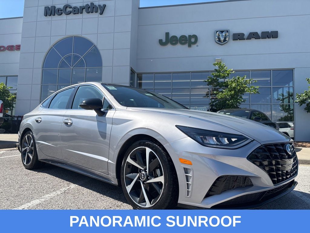Silver 2023 Hyundai Sonata Sedan Front-Wheel Drive 8-Speed Automatic