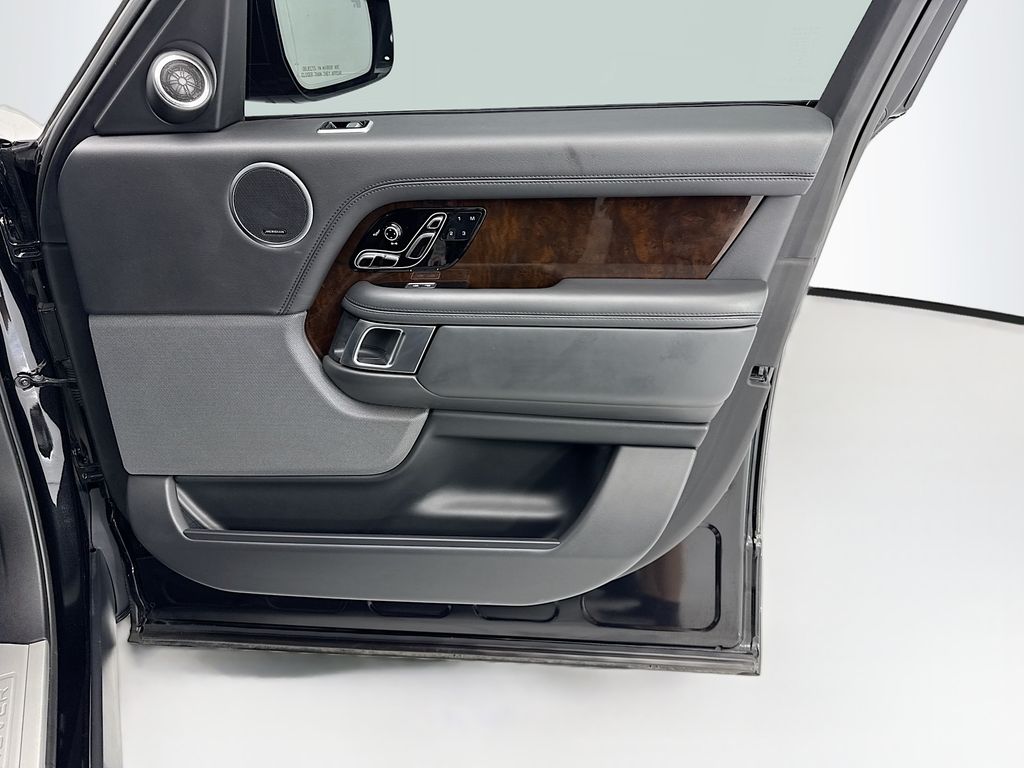 Thumbnail: 2022 Land Rover Range Rover - 24