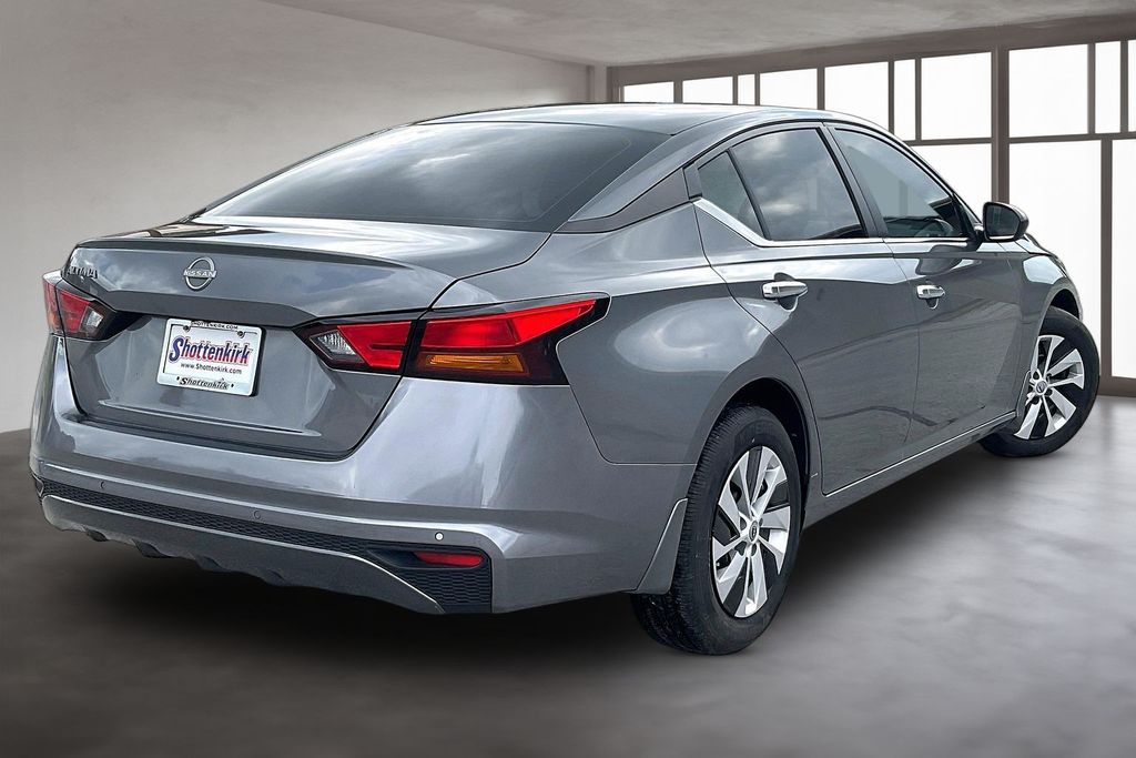 Used 2024 Nissan Altima Sedan